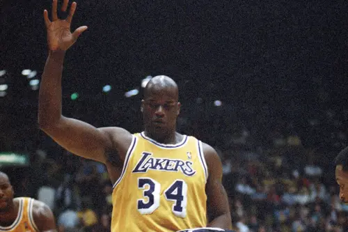 ▲歐尼爾的身體優勢逼得對手必須在陣容中準備至少三名中鋒來應付他的衝擊，而且往往會讓對手陷入犯規麻煩。（圖／美聯社／達志影像）