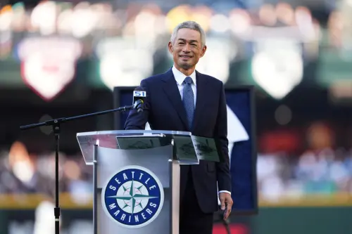 鈴木一朗「51號」被水手隊退休！明年立銅像　他對太太說了這句話
