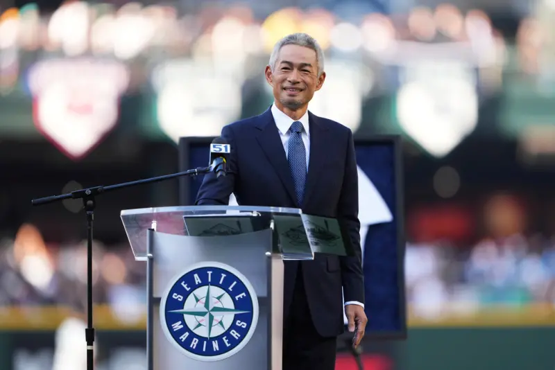 ▲西雅圖水手為鈴木一朗舉行盛大的「51號」永久退休號碼儀式，並宣布將於明年在T-Mobile球場設立他的銅像，成為球隊史上第4位享此殊榮的人物。（圖／美聯社／達志影像）