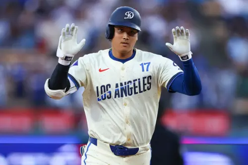 ▲大谷翔平此役在三局第2打席還擊出時速180公里的中前安打，延續連續8場比賽安打的火燙手感。（圖／美聯社／達志影像）