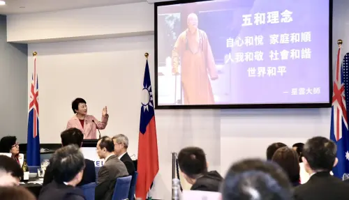 ▲僑界擔心國家問題該如何解決，台中市長盧秀燕提出星雲大師的「五和」理念回應。（圖／台中市政府提供，2025.08.10）