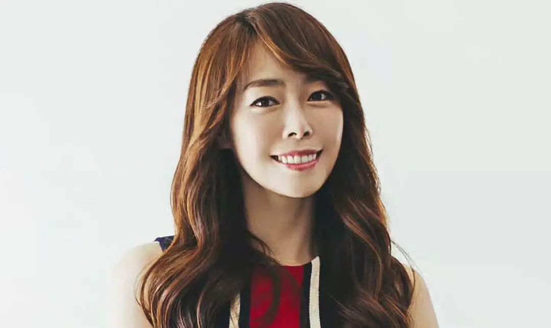 ▲As One李珉（如圖）在5日被發現在家中身亡後，讓外界都非常震驚，她的親友也都陷入深深悲痛，在昨（9）日葬禮結束後，她的成員Crystal於今日公開葬禮現場照後首度發聲，崩潰喊：我的心缺失一大塊。（圖／IG@bigrhymer）