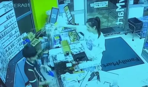 ▲台中女子在全家鬧事，拿啤酒朝店員臉上噴。（圖／Threads）