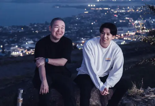 ▲新田真劍佑（右）與草野大成（左）參加了《出去一下What A Trip》紐西蘭尋寶過程後，預約陳柏霖與黃宣下次去夏威夷。（圖／《出去一下》提供）