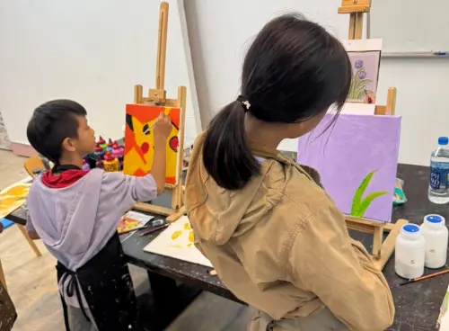 ▲宥勝（左）捲性騷擾風波遭傳離婚！復出失敗後妻子林慈惠（右）曝父親節行程：幸福快樂。（圖／Purple林慈惠FB）