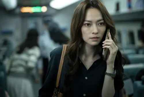 ▲姚以緹（如圖）在《96分鐘》扮演神祕女子，被導演洪子烜形容長得像會放炸彈而獲選。（圖／華影國際提供）