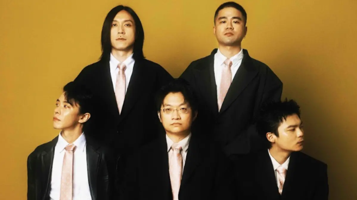 ▲「金曲樂團」落日飛車（如圖）本月8日推出全新專輯《QUIT QUIETLY》，主唱國國先前肝臟被診斷出有2顆腫瘤，將心聲全寫進歌裡，選擇用幽默感面對此事。（圖／華納音樂）