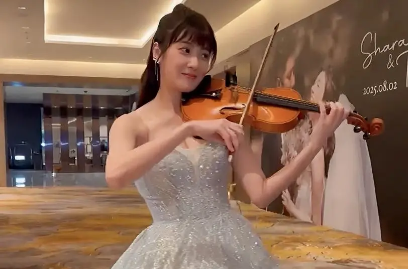 ▲藝人林逸欣（如圖）親手剪輯12分鐘成長影片並在日前的婚禮上播放，影片中，父母不僅記錄童年生活，也給予滿滿的陪伴，讓粉絲感動落淚，直呼這樣的家庭比有錢更難得。（圖／林逸欣 Shara FB）