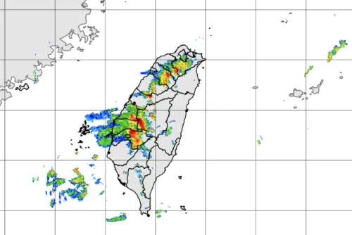 國家警報連發！大雷雨轟5縣市　南投時雨量破50毫米「致災等級」
