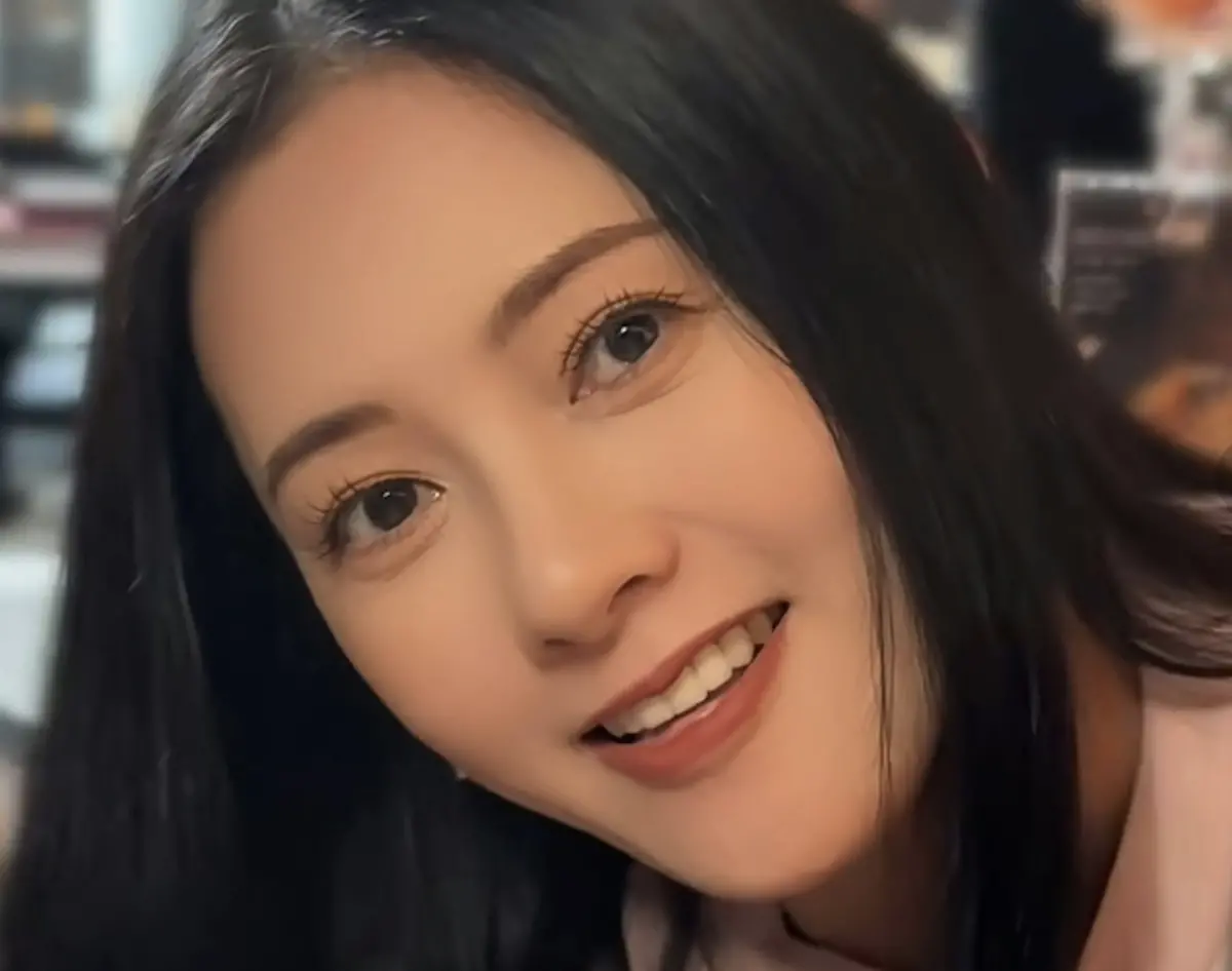 ▲60歲李麗珍最近在小紅書上發布短片，裡面的近況超驚人，被認為「終極回春」，皮膚緊實，也拋掉嬸味，網友大讚她依舊美麗，更被稱為「純欲天花板」。（圖／摘自小紅書）