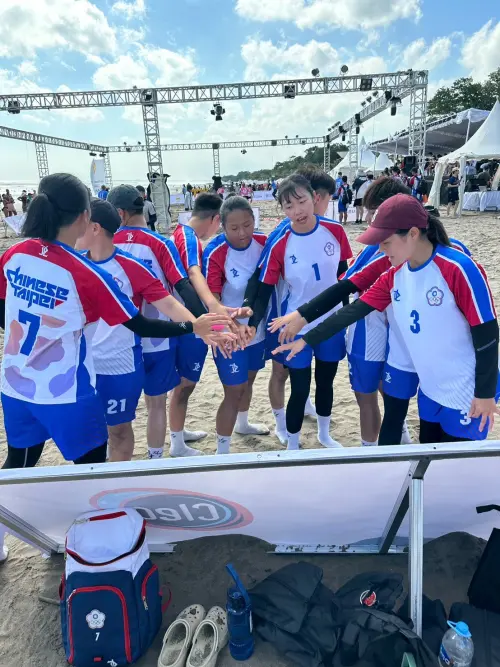 ▲中華女隊憑藉沉著應對與精準攻防，在最後關頭連下兩城反超，最終以38：36擊退對手，守住世界第一的寶座。（圖／中華巧固球協會提供）