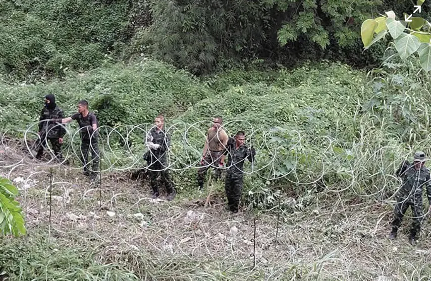 ▲柬埔寨指控，泰國在泰柬邊境架設鐵絲網。（圖／翻攝自高棉時報網）