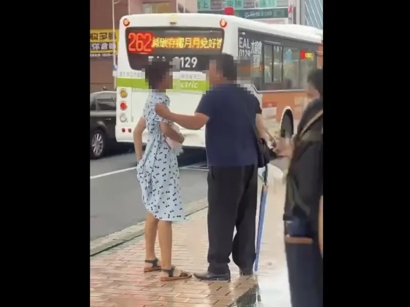 ▲北車近日發生丈夫在大庭廣眾之下對妻子家暴事件。（圖／翻攝Threads）