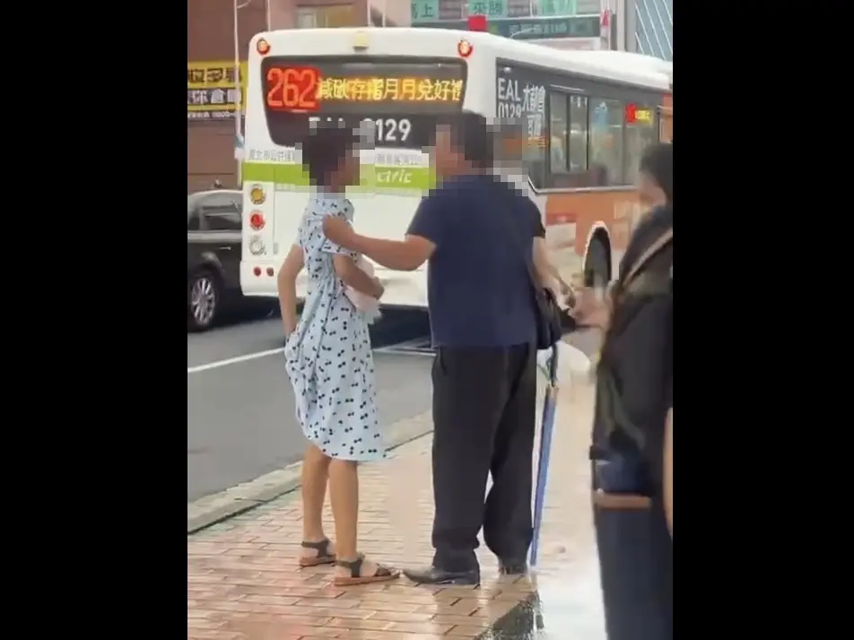 ▲北車近日發生丈夫在大庭廣眾之下對妻子家暴事件。（圖／翻攝Threads）