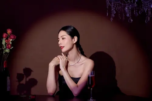 ▲前伊林女模蕭瑋葶為了騙銀行貸款給她買房，偽造身障協會的薪資證明，自稱年收230萬工程師。（圖／翻攝IG）