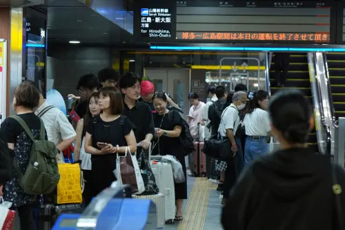 ▲日本九州暴雨成災，九州新幹線11日全線停駛。（圖／美聯社／達志影像）