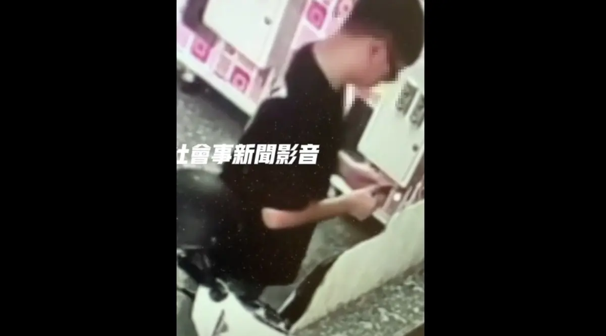 ▲台中男辯稱是點蚊香才會不慎造成娃娃機台毀損。（圖／翻攝社會事新聞影音）