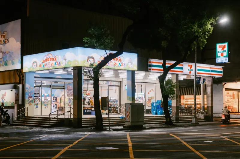 ▲ 跟上遊樂商機！7-11打造全台首間「娃寶歡樂世界OPEN!PLAZA」，一口氣引進30台夾娃娃機台。（圖／7-11提供）