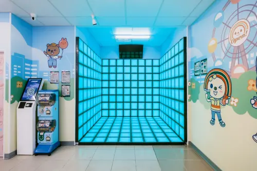 ▲7-11設有「盒玩智FUN機」、Pokémon Ga-Olé、三國幻戰卡片遊戲機、音樂格子機、太鼓達人、冰球機、搖搖馬等互動型設備。（圖／7-11提供）