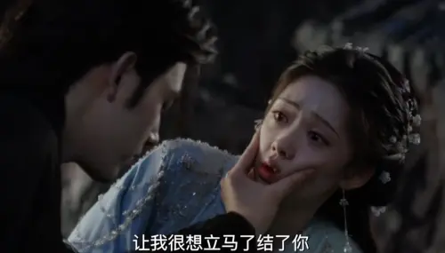 ▲王穎璐（右）的鹹魚心態製造許多笑料。（圖／翻攝自微博@獻魚官微）