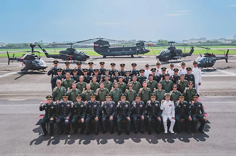 ▲陸軍航空特戰指揮部舉行飛訓部「飛行軍官班76期結訓典禮」，25名新科飛鷹展翼守護領空。（圖／陸軍飛訓部提供）