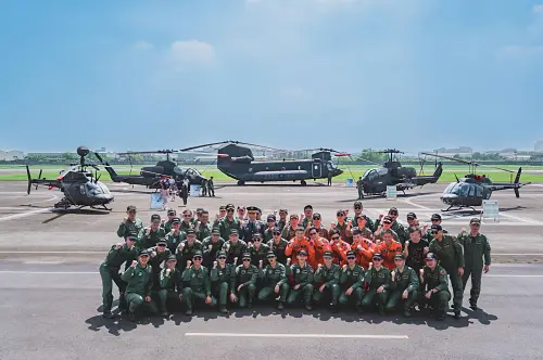 ▲航特「飛行軍官班76期結訓典禮」25名新一代飛鷹，展翅啟航、榮耀傳承、使命不息。（圖／陸軍飛訓部提供）