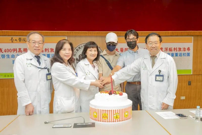 台大完成400例深腦刺激治療！助男童半年內行走　今為大學新鮮人