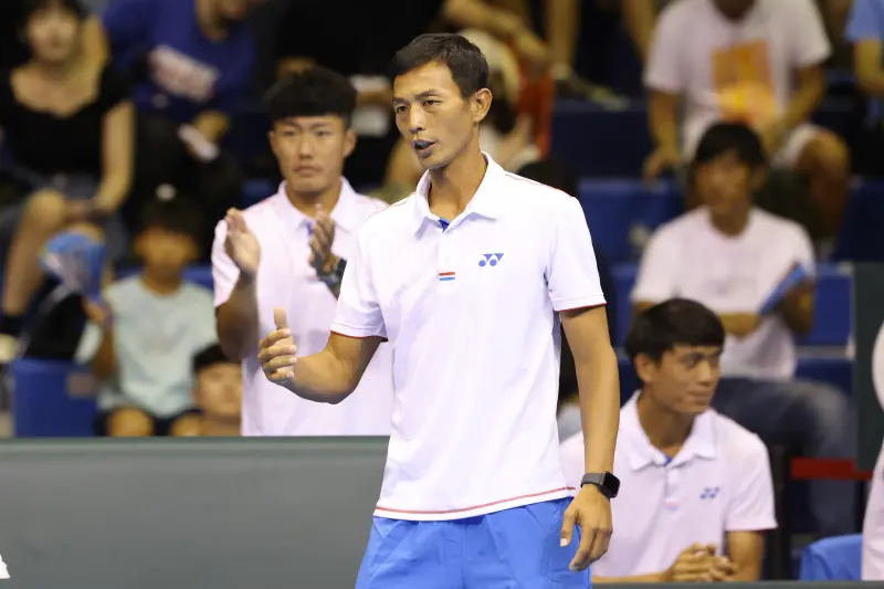 ▲中華隊將迎戰挪威，門票定於8月13日中午12點在ibon售票系統開賣。「臺灣網球一哥」盧彥勳再度執掌兵符，擔任台維斯盃中華代表隊總教練。（圖／海碩整合行銷提供）