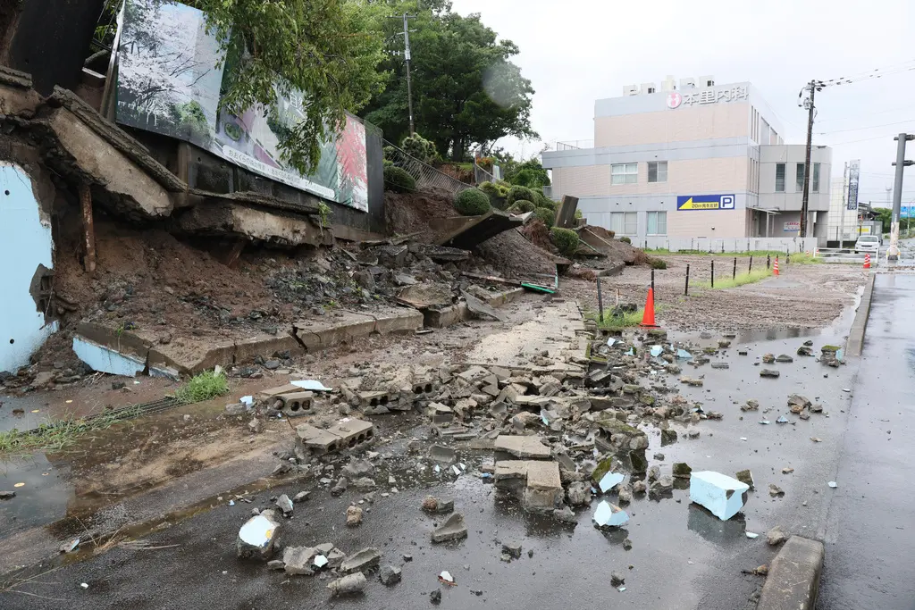 ▲日本九州受到線狀雨帶影響，熊本降下破紀錄暴雨。（圖／美聯社／達志影像）