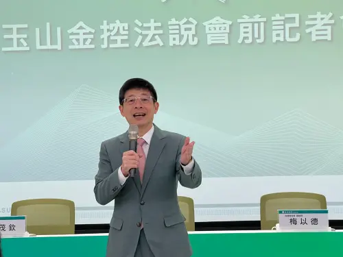 ▲玉山銀行家樂福聯名卡合約今（2025）年8月30日到期，持卡人改換發「Unicard」，市場也關注信用卡版圖移動，玉山金控暨玉山銀行董事長黃男州今（11）日認為影響不大。（圖／記者顏真真攝）