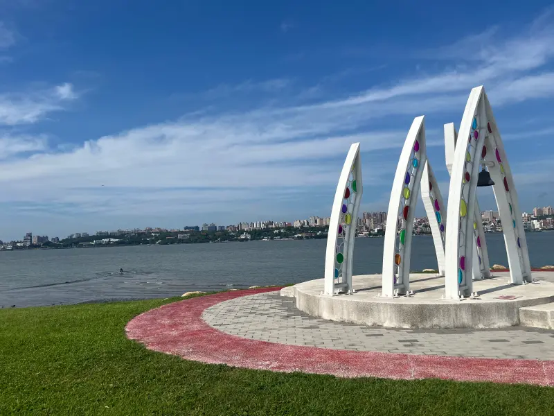 ▲根據交通部觀光署公布的「113年台灣旅遊狀況調查」，去年國人國內旅遊比例高達90.8%，其中全台前十熱門旅遊地出爐，冠軍就是長年霸榜的的淡水八里。（圖／記者賴禹妡攝）