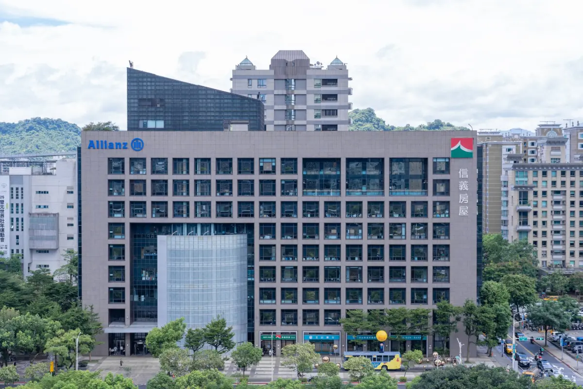 ▲信義房屋舉辦法說會，公開今年Q2合併營收為22.93億元。另外，土城樹林線3個捷運出口聯開案，則預計在2027年動工。（圖／信義房屋提供）