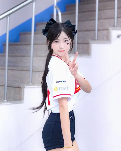 ▲安芝儇久違在台3連戰，將出席台鋼雄鷹《明星花露水 清香出擊》聯名主題日。（圖／翻攝自安芝儇IG）