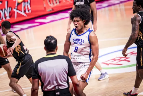 ▲中華隊賀丹在下半場當英雄，助隊以78：64擊退約旦。（圖／取自FIBA）