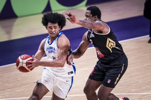 ▲中華隊賀丹在亞洲盃與約旦的關鍵一役，繳出全隊最高18分，助隊以78：64奪勝，相隔12年重返8強。（圖／取自FIBA）