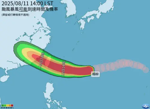 據中央氣象署今（11）日下午2點公布的「暴風圈侵襲機率」資料顯示，台灣本島的中南部、東部縣市有一大部分都列入紅色區域中，代表侵襲機率超過8成。（圖／中央氣象署）