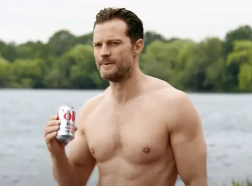 格雷總裁又脱了！竟是為了這個理由　10年後健碩依舊、粉絲瘋狂
