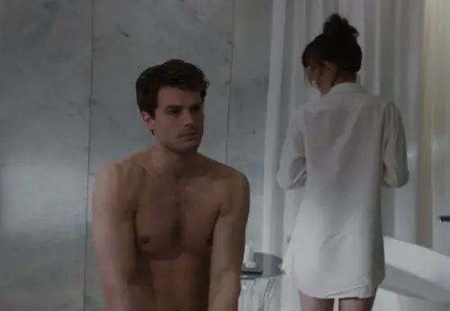 ▲傑米道南（左）在演完《格雷的五十道陰影》系列後，就想轉型實力派，刻意不太常展現身材。（圖／摘自IMDb）