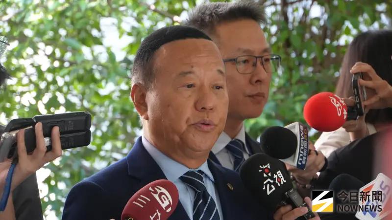 ▲國防部副部長柏鴻輝出席立院院會前受訪。（圖／記者呂炯昌攝）