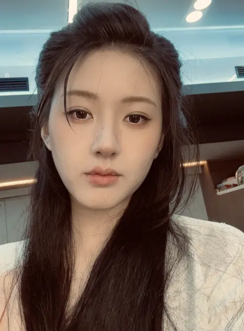 ▲趙露思對經紀公司還有很多不滿，直播中表示再拍戲「遙遙無期」。（圖／摘自 趙露思的微博）