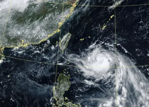 楊柳颱風明午登陸！猛刮14級強風、豪雨轟到發紫　北部風雨也有感
