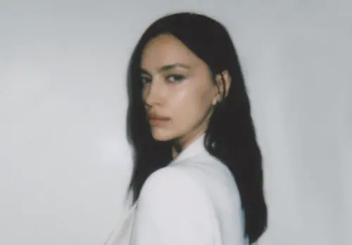 ▲俄羅斯名模伊莉娜謝克（如圖）也曾經和C羅訂婚，因他太花心、愛劈腿而分手，之後她曾與美國大牌男星布萊德利庫柏交往並生下一女。（圖／摘自 IG @irinashayk）