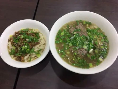 ▲位在中和的「蔡家牛肉麵」，也獲必比登推介殊榮。（圖／翻攝蔡家牛肉麵臉書）