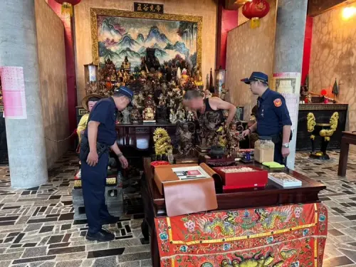 新北婦大鬧2宮廟！竊錢母還潑「不明液體」廟內燒金紙只為紓壓
