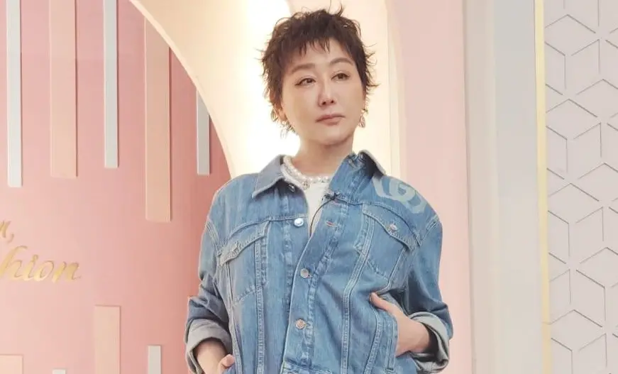 ▲藍心湄今（12）日凌晨，突然秀出素顏近照，還自爆長了臭嘴角（口角炎），讓粉絲都非常擔心，還點出這可能是因為免疫力下降導致，急忙告訴她：快去看醫生。（圖／藍心湄 Hsin-Mei Lan FB）