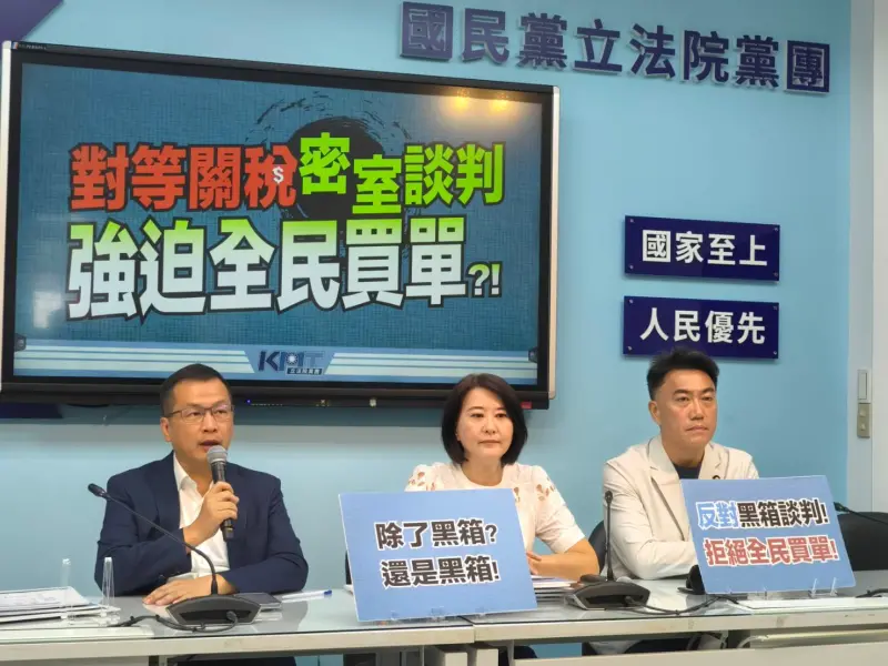 ▲國民黨團首席副書記長羅智強（左1）諷刺，民進黨人事傳奇裡面最神奇的就是郭智輝。（圖／國民黨提供）