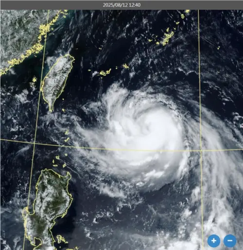 ▲鄭明典提到，因為楊柳颱風對稱性提高，強風區範圍擴大，颱風的能量其實是明顯增加！（圖／中央氣象署）