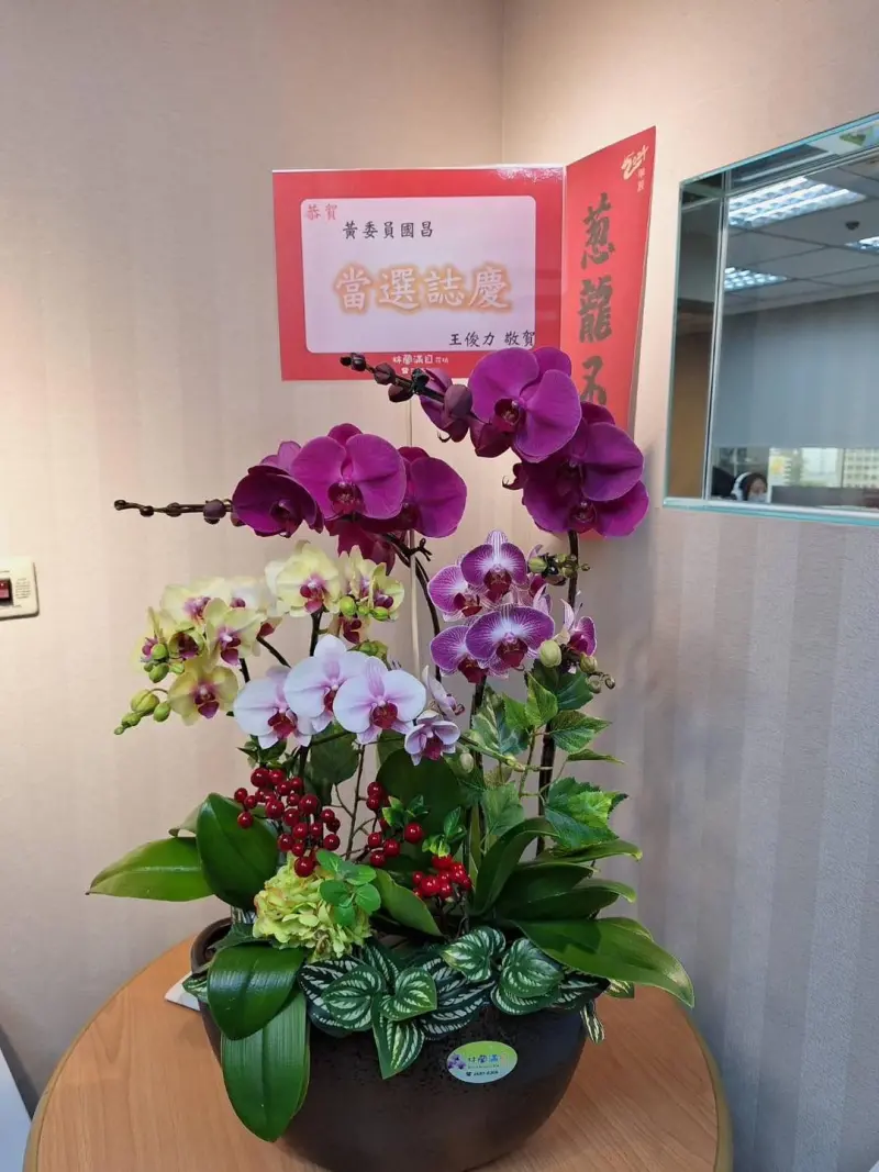 ▲民眾黨主席黃國昌爆料，檢察長王俊力去年曾送花束到他辦公室。（圖／翻攝自黃國昌臉書）