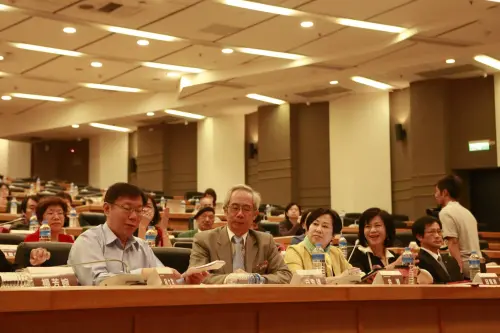 ▲柯文哲（左一）聽完邱佩琳（右一）的證詞，痛批檢方「司法勾結媒體」毫無羞恥心。（圖／翻攝臉書）