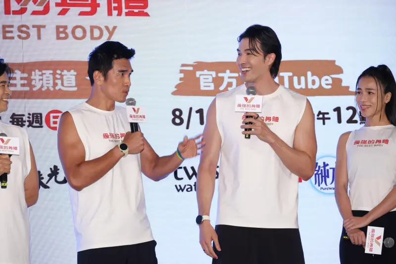 ▲楊一展（左一）、錦榮（中）等人參與全新健身實境節目，在今（12）日前舉辦的記者會上，眾人分享了錄影時的辛酸血淚，其中楊一展透露自己已深陷三鐵的魅力，而錦榮則幽默自嘲在節目中一度「爬不起來」，話題性十足。（圖／記者陳明安攝影）